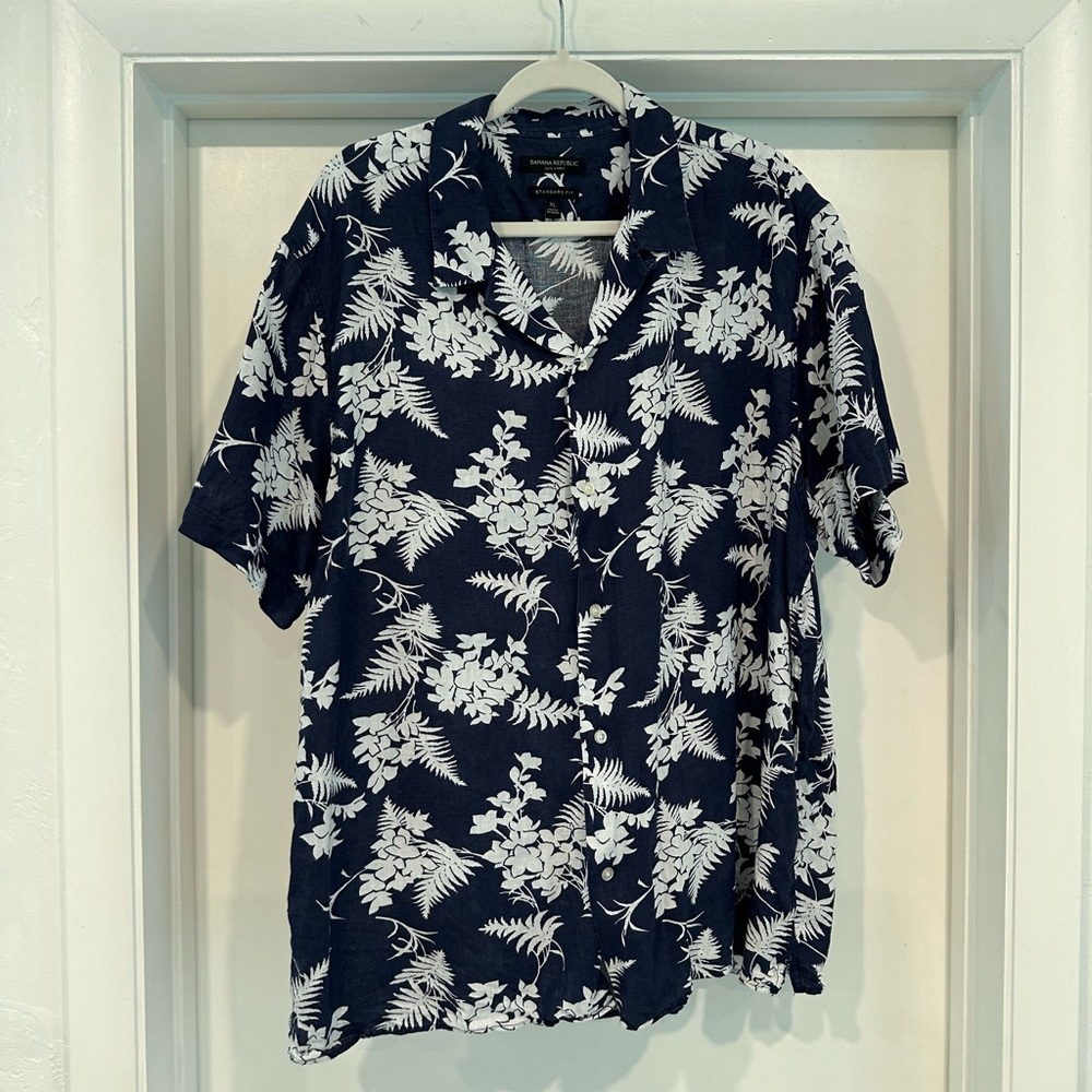 Banana Republic Linen resort shirt blue floral print XL like new condition